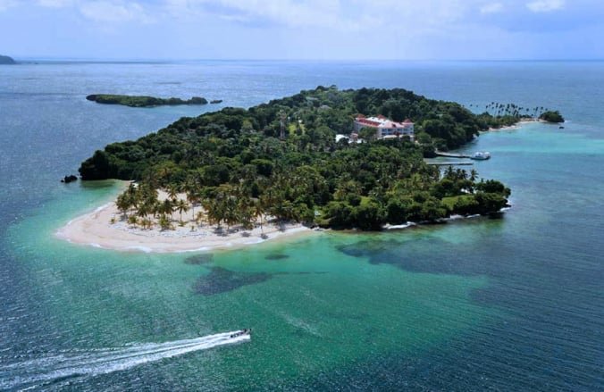 Tour isla Cayo Levantado desde Samana Republica Dominicana.